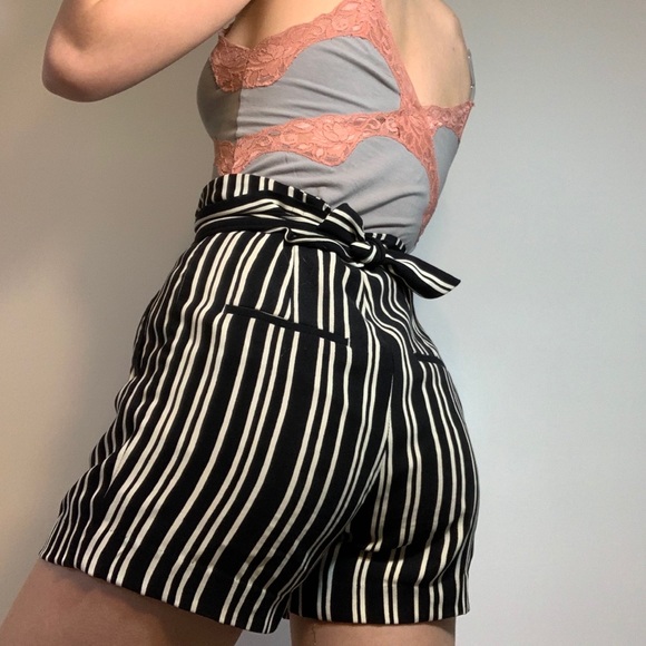 Supper cute black and white striped shorts ♥️ - Picture 2 of 4